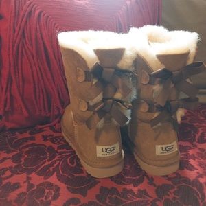 Brand new Ugg Bailey with bows